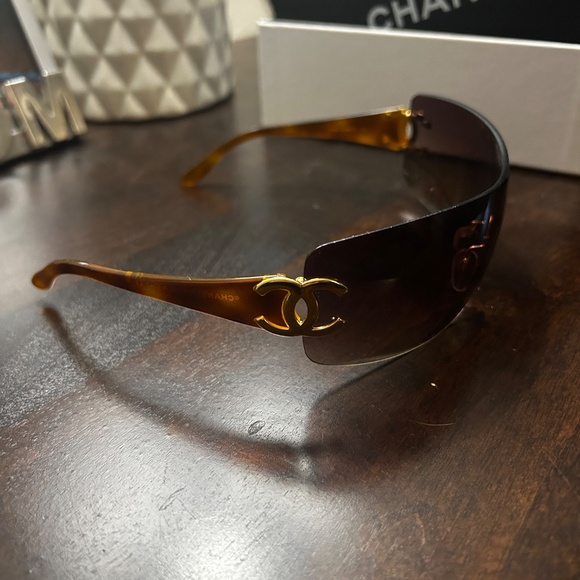 Chanel Y2K Brown Vintage Rimless Sunglasses - Picture 3 of 3